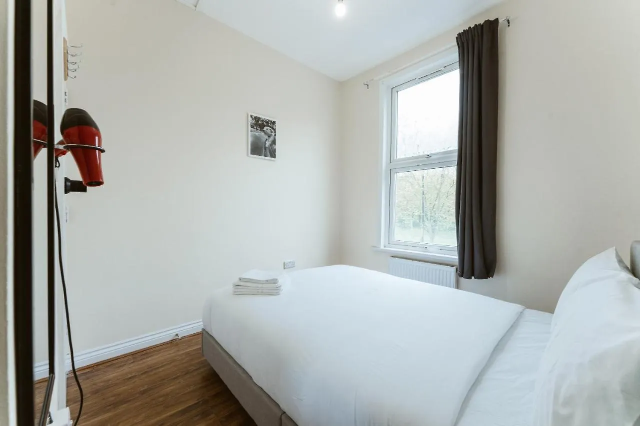 Mile End Rooms 57A London 0*,  United Kingdom