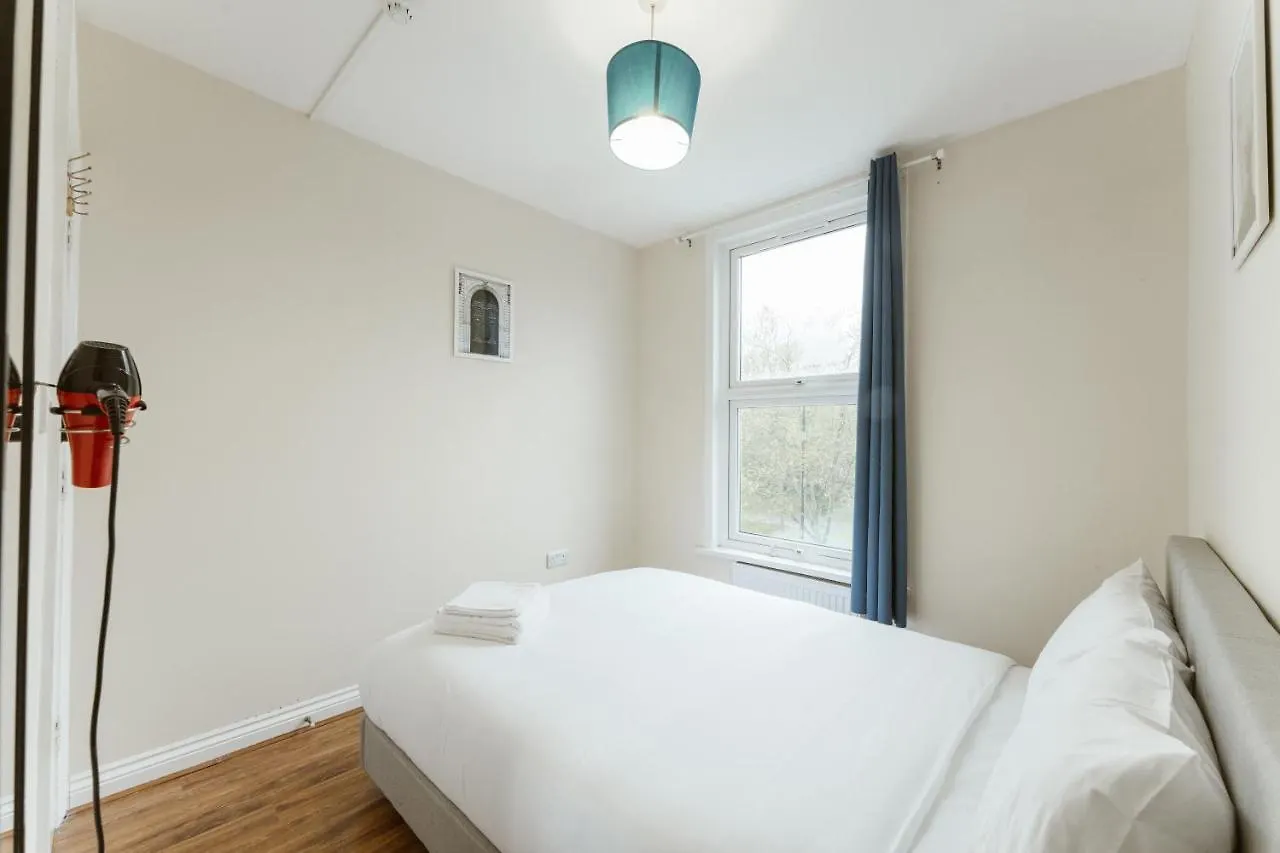 Mile End Rooms 57A London Hostel