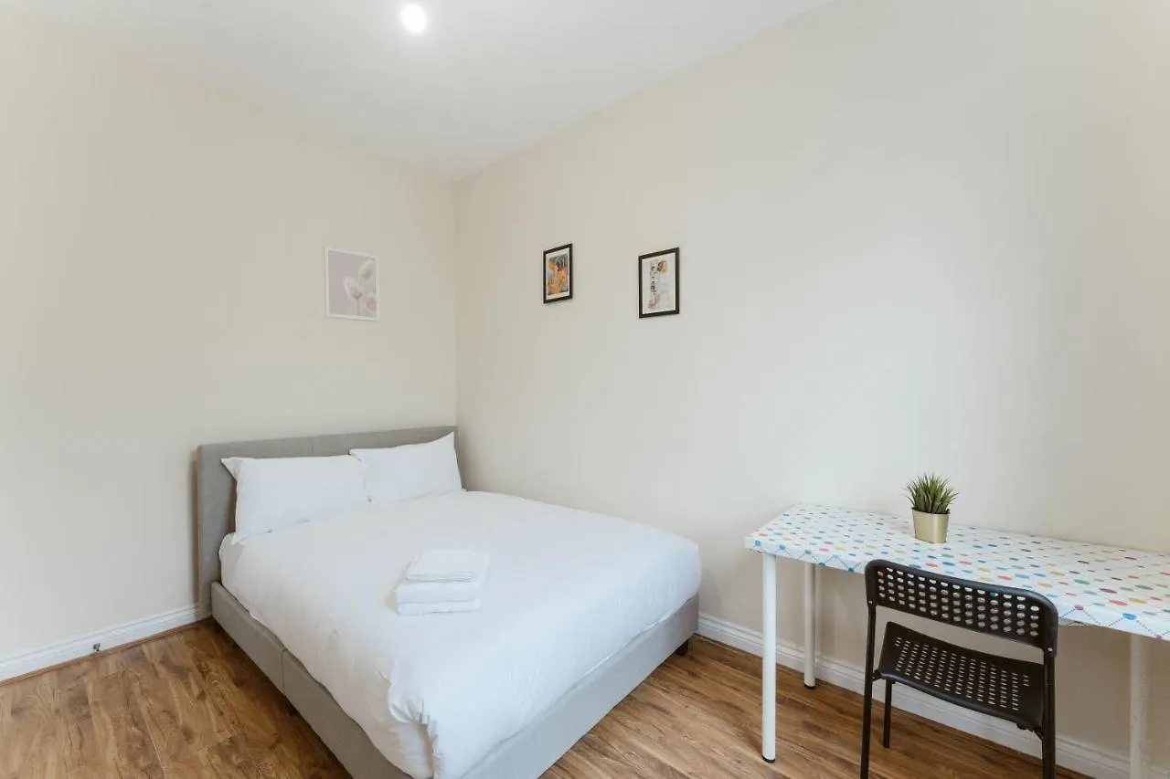 Mile End Rooms 57A London 0*,  United Kingdom